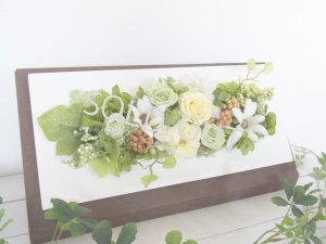 画像1: プリザーブドフラワーの白いウッドフレーム（LL）〜結婚祝い、新築祝いのギフトに