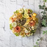 プリザーブドローズいっぱいのリース（オレンジイエロー）