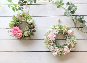 画像1: 小花とバラのアーティフィシャルフラワーリースとミニリース（２点セット）