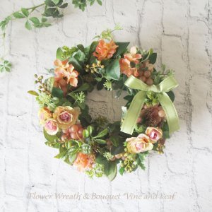 画像: オレンジのバラとブドウのフラワーリース〜長く飾れるアートフラワーリース