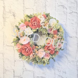 画像: プリザーブドローズいっぱいのリース（アプリコットピンク）