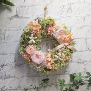 画像: ふんわりピンクの薔薇とアジサイのプリザーブドリース（プリザーブドフラワーリース）
