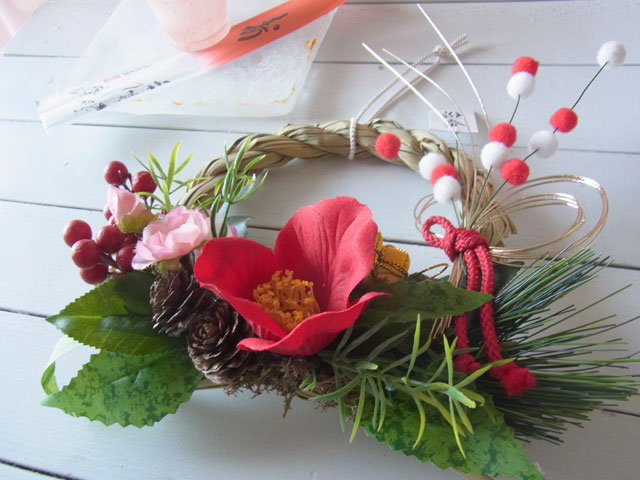 画像: 【Vine and Leafのお正月飾り】　しめなわリース（レッド×グリーン）