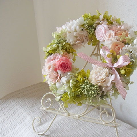 画像: 【送料無料】数種類のバラのスプリングリース〜長く飾れるプリザーブドフラワーリース