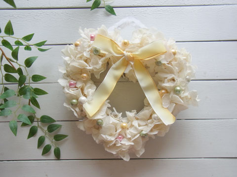 画像: 【送料無料】白いアジサイのハートのリース〔マーブルパール〕〜長く飾れるプリザーブドフラワーリース