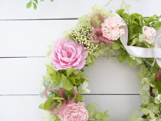 画像: プリザーブドローズとミツマタの花のリース〜長く飾れるプリザーブドフラワーリース