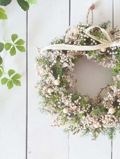 画像: ミニカスミソウとデュモサのリース〜グリーンとホワイトのシンプルなリース 