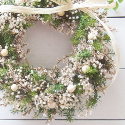画像: ミニカスミソウとデュモサのリース〜グリーンとホワイトのシンプルなリース 