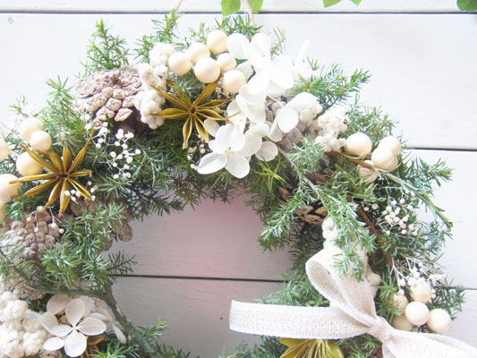 画像: 木の実と白い小花のクリスマスリース〜Vine and Leaf の Christmas〜 