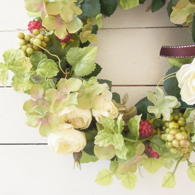 画像: バラとアジサイと野イチゴのナチュラルリース〜外にも飾れるアーティフィシャルフラワー
