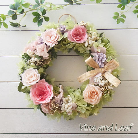 画像: プリザーブドローズとアナハリスのリース〜贈り物に嬉しいプリザーブドフラワー