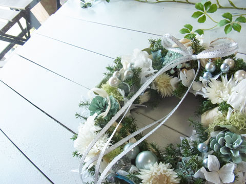 画像: シルバーデージーとヒイラギのアイスグリーンリース ~☆Happy Christmas 2017☆~