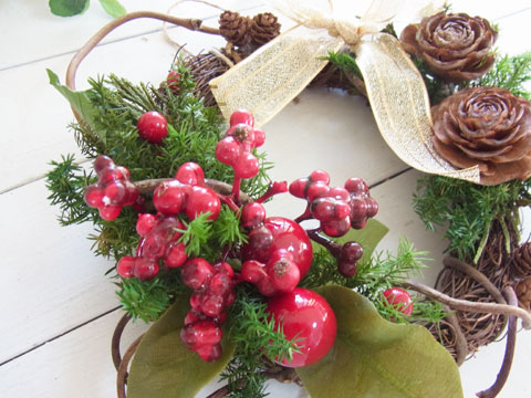 画像: 赤いベリーとシダーローズのリース〜☆Happy Christmas 2017☆〜