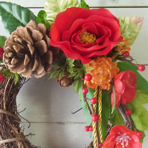 画像: ＊お正月飾り＊しめなわリース/ラウンドC（椿と小菊）[W-17175] 