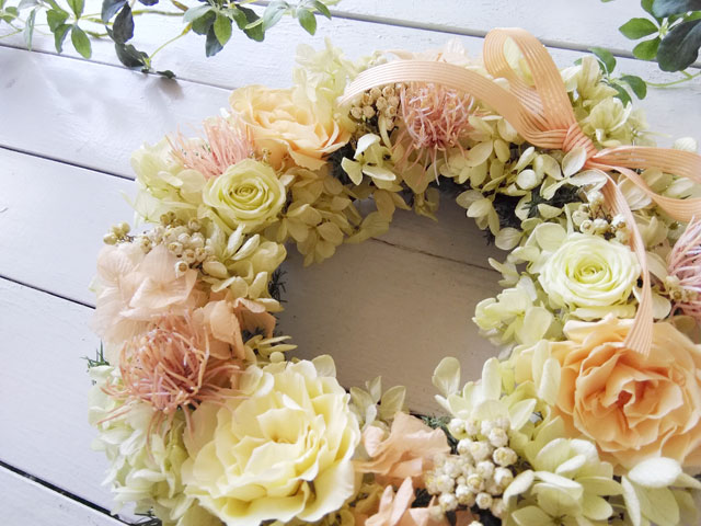 画像: プリザーブドローズとライスフラワーのリース〜ギフトに喜ばれるプリザーブドフラワーリース