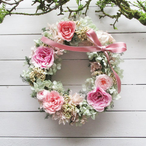 画像: プリザーブドローズとライスフラワーのオーバルリース〜ずっと咲き続けるプリザーブドフラワー〜[