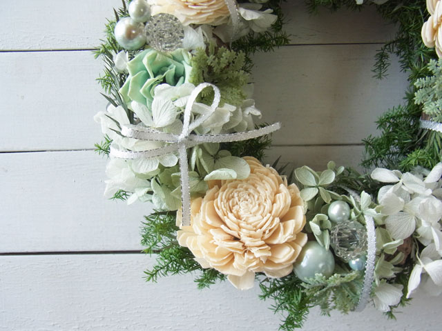 画像: ブルーグリーンのプリザーブドと木の実のリース〜Happy Christmas 2021〜