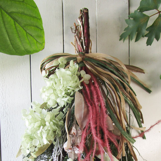 画像: ティーツリーとアジサイのプリザーブドスワッグ〜Happy Christmas 2024〜