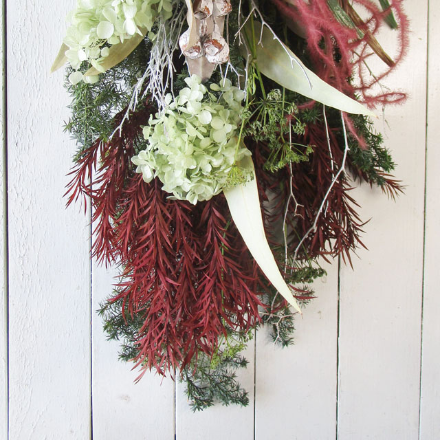 画像: ティーツリーとアジサイのプリザーブドスワッグ〜Happy Christmas 2024〜