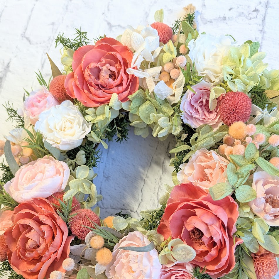 画像: プリザーブドローズいっぱいのリース（アプリコットピンク）