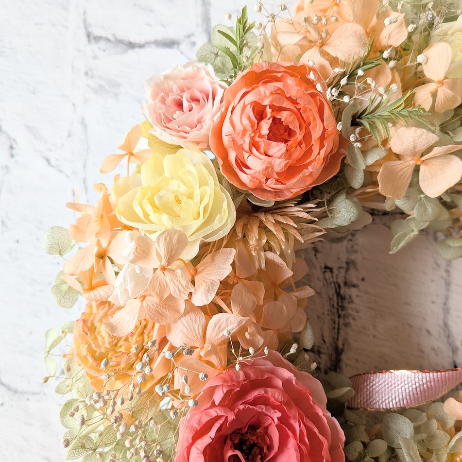 画像: プリザーブドローズいっぱいのリース（サーモンピンク）