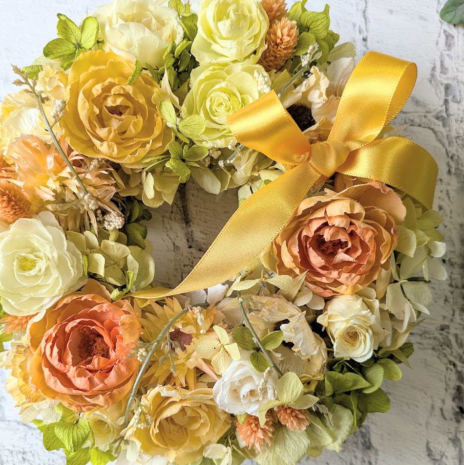 画像: プリザーブドローズいっぱいのリース（オレンジイエロー）