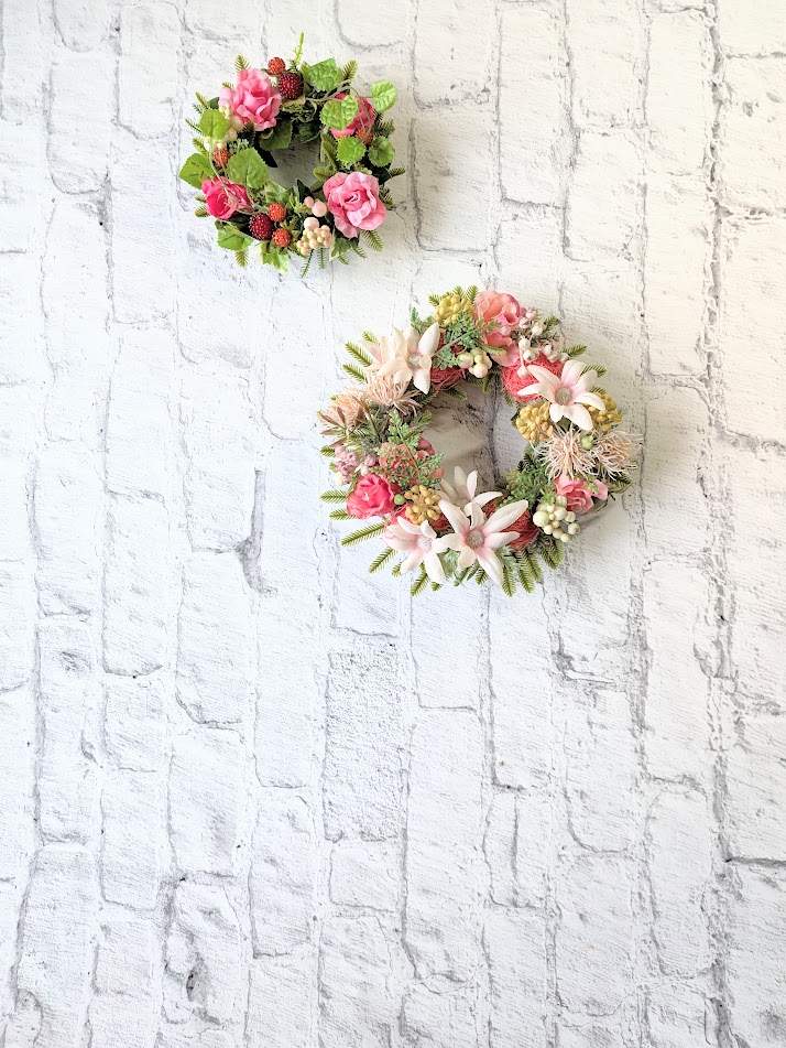 画像: フランネルフラワーとピンクローズのアーティフィシャルフラワーリースとミニリース（2点セット）