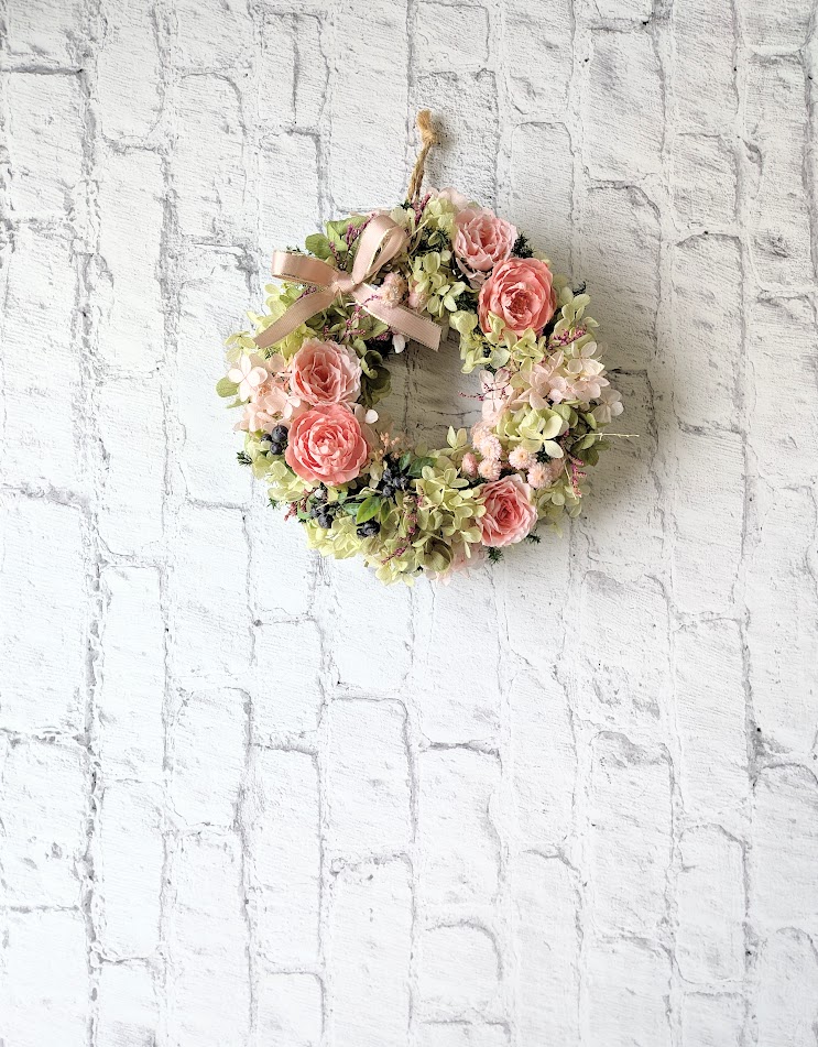 画像: オールドローズとピンクの小花のプリザーブドフラワーリース