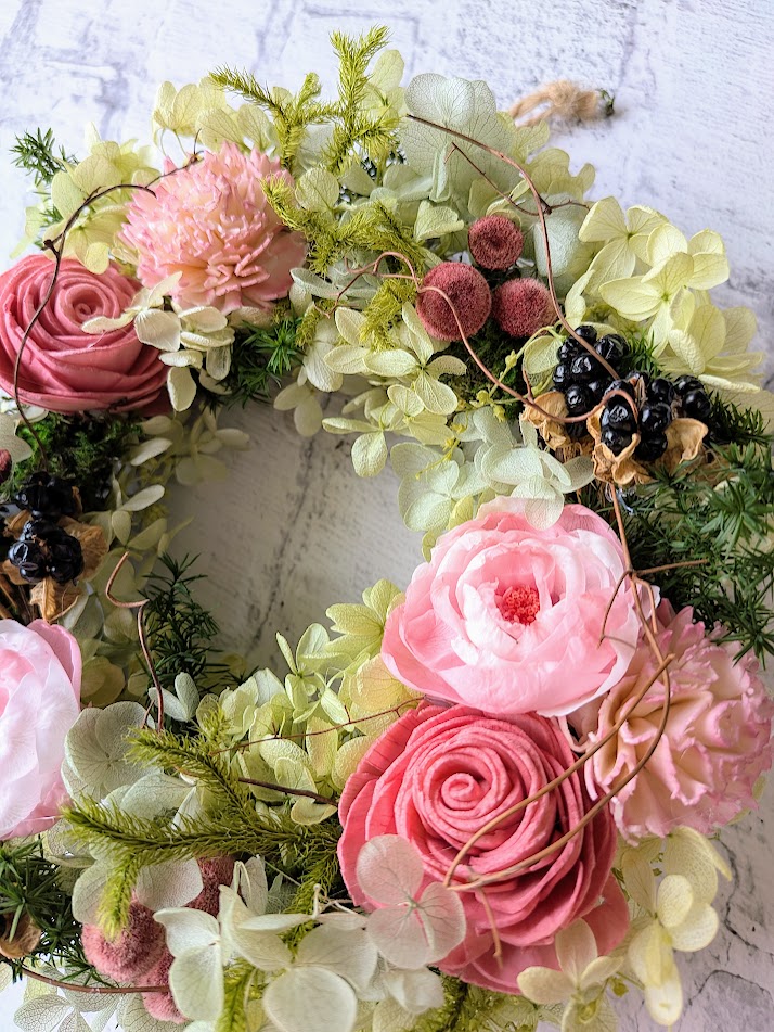 画像: 【ギフトに】ふんわりピンクの薔薇とアジサイのガーデンリース（プリザーブドフラワー）