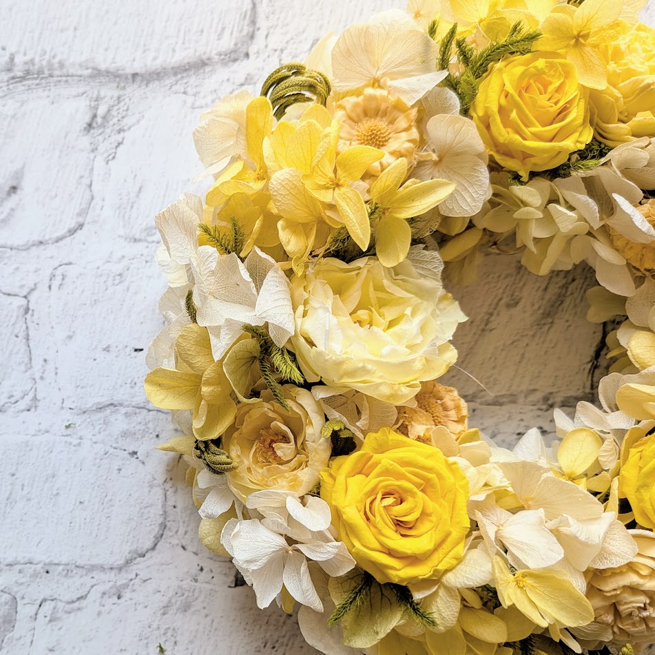 画像: 黄色のバラのスプリングシャワーリース（プリザーブドフラワー）